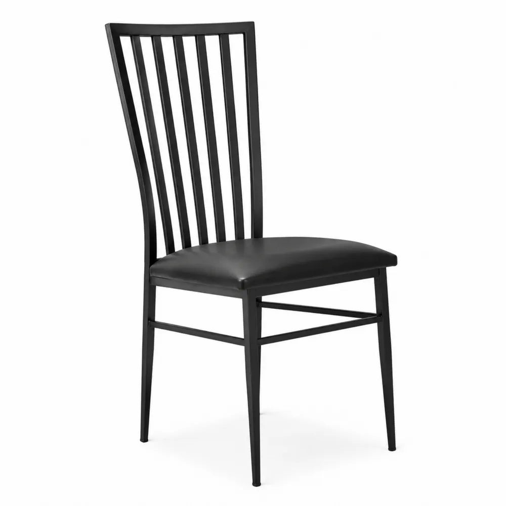 Chaise en métal noire avec siège en similicuir